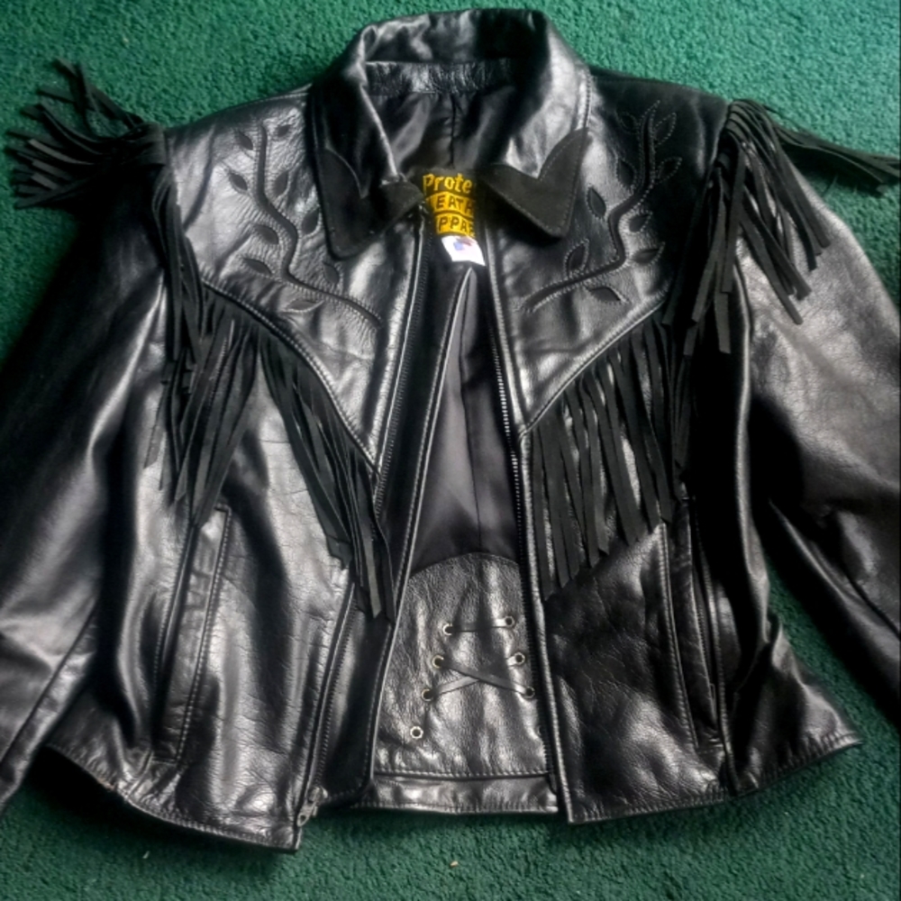 Beautiful fitted and barely worn sz small